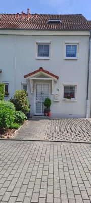 Freundliches 4-Zimmer-Reihenhaus in Markranstädt in Seenähe mit Dachstudio, Garage und Einbauküche