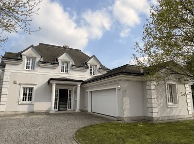 Exklusive Villa in Fontana mit absoluter Privatsphäre und privatem Garten