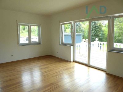 Exklusive 5-Zimmer-Wohnung mit Terrasse, Balkon, Gartenanteil und Garagenstellplatz in Gladenbach