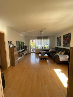 Moderne, helle 4-Zimmer-Wohnung mit Einbauküche in ruhiger Wohnlage