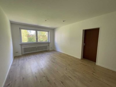 Gemütliche 2-Zimmer-Wohnung mit Dusche und Balkon in Hochparterre