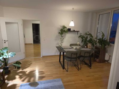 Vorteilhaft geschnittene 3 Zimmer Wohnung mit Balkon und Badewanne