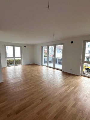 Erstbezug: Helle Neubauwohnung mit sonnigem Balkon in ruhiger Wohngegend