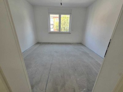 Erstbezug nach Sanierung mit Balkon: Freundliche 3,5-Raum-Wohnung mit geh. Innenausstattung
