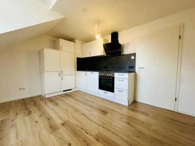 ZENTRAL UND HELL - 2,5-Zimmer Dachgeschosswohnung mit Einbauküche in Peiting