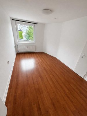 teilsanierte 2-Zimmer Wohnung in perfekter Innenstadtlage ab sofort zu vermieten