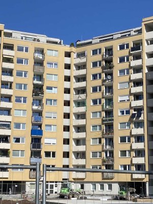 Helle 3-Zimmer Wohnung mit Balkon /WG-geeignet im 5. OG in Freiburg-Zähringen
