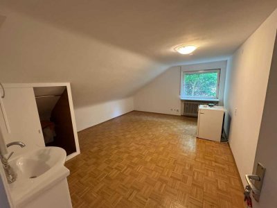 1 Dachgeschoss-Zimmer, keine Wohnung!