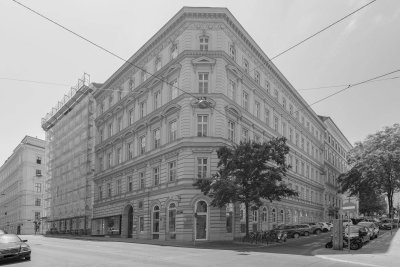 Sehr großzügige AltbauWohnung