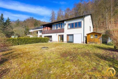 Großzügiges Einfamilienhaus mit Einliegerwohnung und fantastischem Ausblick - zu verkaufen