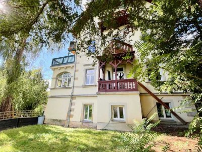 Großzügige 4-Raumwohnung mit 2 Balkonen in denkmalgeschützter Stadtvilla in Freital