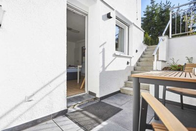 Moderne möblierte Souterrain-Wohnung mit Terrasse – All-Inclusive-Miete