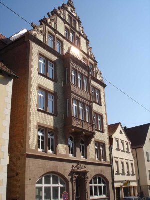 Heimkommen und wohlfühlen - in eine sanierte, charmante und tadellos gepflegte Altbauwohnung
