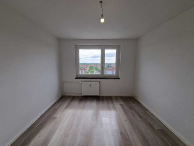 Von Oben hat man den schönsten Ausblick: 1-Zimmer-Wohnung mit Einbauküche ruft!