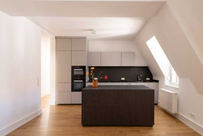 Exklusiv sanierte Jugendstilwohnung mit Fernblick und Aufzug