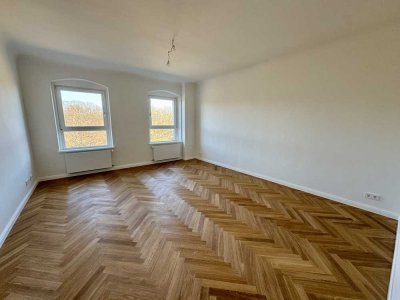EXKLUSIV-sanierte 4-Zi.-Altbauwohnung mit direktem Parkblick und Balkon!