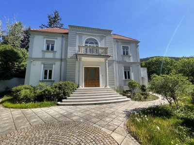 Zeitlose Eleganz trifft moderne Technik - Erstbezug Traumvilla mit Pool und Gartenidylle