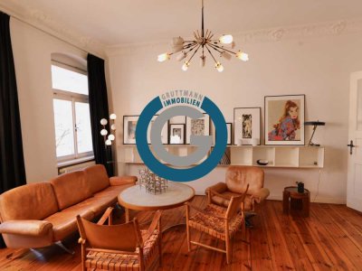STILVOLL AUSGESTATTET - ALTBAUCHARME MIT HOHEN DECKEN, STUCK & SCHÖNEN HOLZDIELEN - MIT BALKON