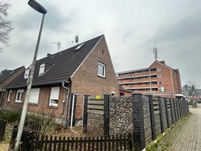 Geräumige DHH in ordentlicher Lage ! Das Haus braucht wieder neue Liebe ...