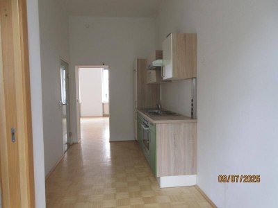 4040 Urfahr, Hauptstraße 81: Reizende Altbauwohnung mit 44,80m2 WNFL,1 Raum, extra Küche, (Ablöse), EG, Top 1