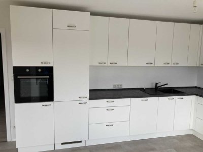 Komplettrenovierte helle 4-Raum-Wohnung m. großem Balkon und neuer Einbauküche in Stuttgart