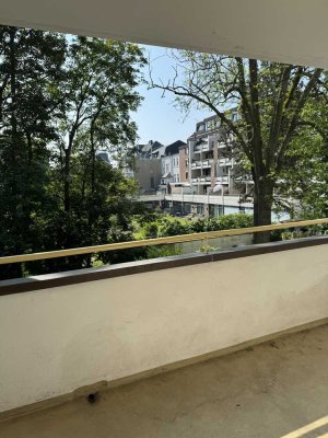 Ruhige Wohnung mit Balkon in zentraler 1A Lage im Herzen von Mönchengladbach mit Blick ins Grüne