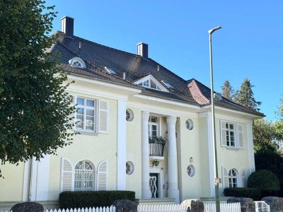 Prestige & Geschichte: Dachgeschosswohnung in beeindruckender Jugendstil-Villa