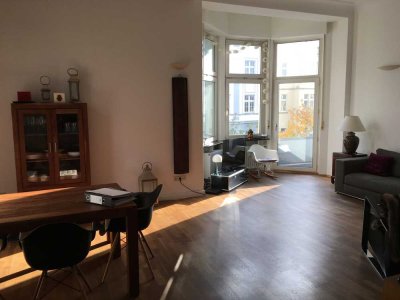 Exklusive, geräumige 2-Zimmer-Altbauwohnung in Düsseldorf