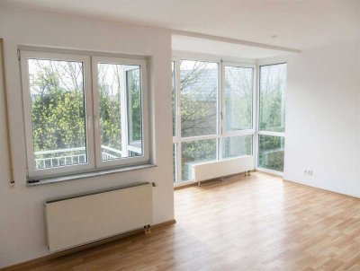 BIETERVERFAHREN: Barrierefreie und helle 2 Zi- Wohnung mit 2 Balkonen und Tiefgaragenplatz