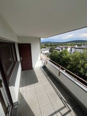 Schöne 1 - Zimmer Wohnung mit Balkon
