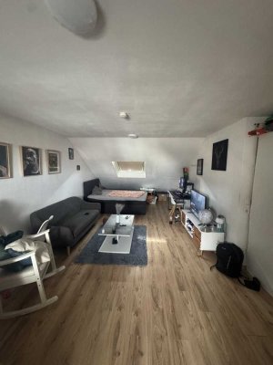 Gemütliche Dachgeschoß-Wohnung im Herzen von Kamp-Lintfort zu vermieten!
