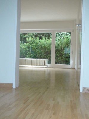 Ruheoase mit Blick ins Grüne und großer Terrasse