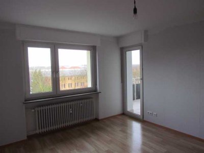 Schöne und gepflegte 4-Raum-Wohnung mit Balkon in Aschaffenburg