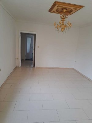 frisch gestrichene 2-Zimmer Wohnung nahe der Mülheimer Innenstadt