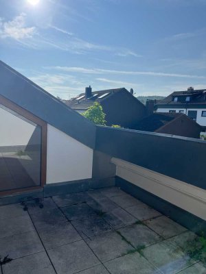 Neu modernisierte und möblierte 1,5-Zimmer-DG-Wohnung mit EBK in Leonberg