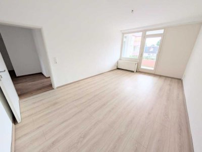 **Einziehen und wohlfühlen! +Balkon + modernes Tageslichtbad +Laminat +Gäste-WC**