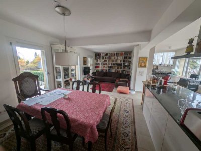 Exklusive, helle 3-Zimmer Wohnung mit Balkon u. Terrasse im 2. OG in Freiburg-Herdern