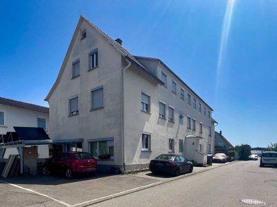 Helle Dachgeschosswohnung mit Balkon, Stellplatz und modernem Bad – ruhige Wohnlage in Bisingen