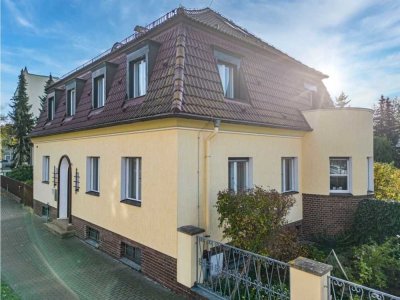 Einfamilienhaus-Flair: 135qm Maisonette in 30er-Jahre-Villa mit großem Traumgarten & Garage