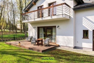+++ Gepflegte Doppelhaushälfte mit Terrasse, Keller und 2 Stellplätzen +++