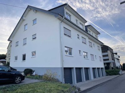 Neuwertige Wohnung mit dreieinhalb Zimmern und Terrasse in Mülheim-Kärlich