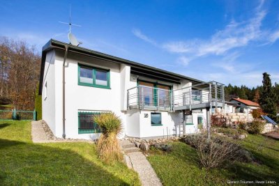 Einfamilienhaus im Bungalow-Stil mit ausgebautem Gartengeschoss und Weitblick - sofort bezugsfrei