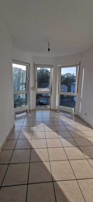 Zentrale, helle und gepflegte 2-Raum-Wohnung mit Balkon und EBK in Babenhausen