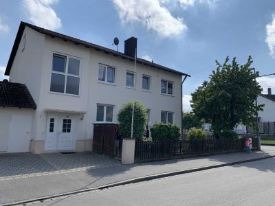 Schöne und modernisierte 4-Zimmer-Wohnung mit gehobener Innenausstattung mit Balkon in Straubing