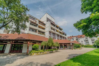 Großzügige 3-Zimmer-Wohnung mit Südloggia und drei Tiefgaragenstellplätzen