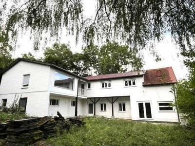 JUWEL: ruhig gelegenes Einfamilienhaus mit angrenzendem Stall und großem Garten