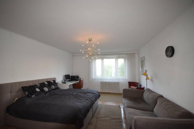 "ANDRÄVIERTEL - Möbliertes großes ZIMMER in WG-Wohnung mit kleinem Balkon im Innenhof"