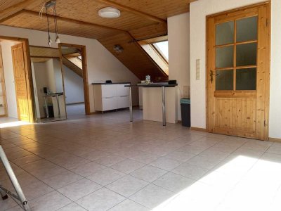 Modernisierte Wohnung mit drei Zimmern sowie Balkon und Einbauküche in Hohberg