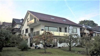 Schöne 4,5-Zimmer-Wohnung mit sonniger Terrasse und neuwertiger EBK in Aichwald