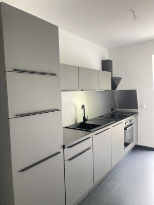 Erstbezug nach Sanierung – Stilvolle DG-Wohnung mit Balkon & Einbauküche